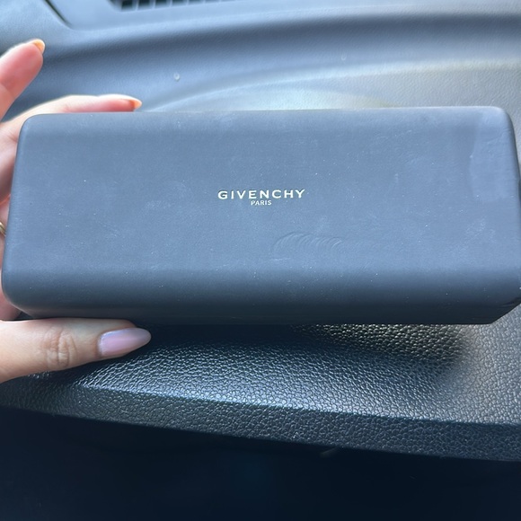 Beautifull! Once worn / Givenchy sunglasses - Picture 4 of 7